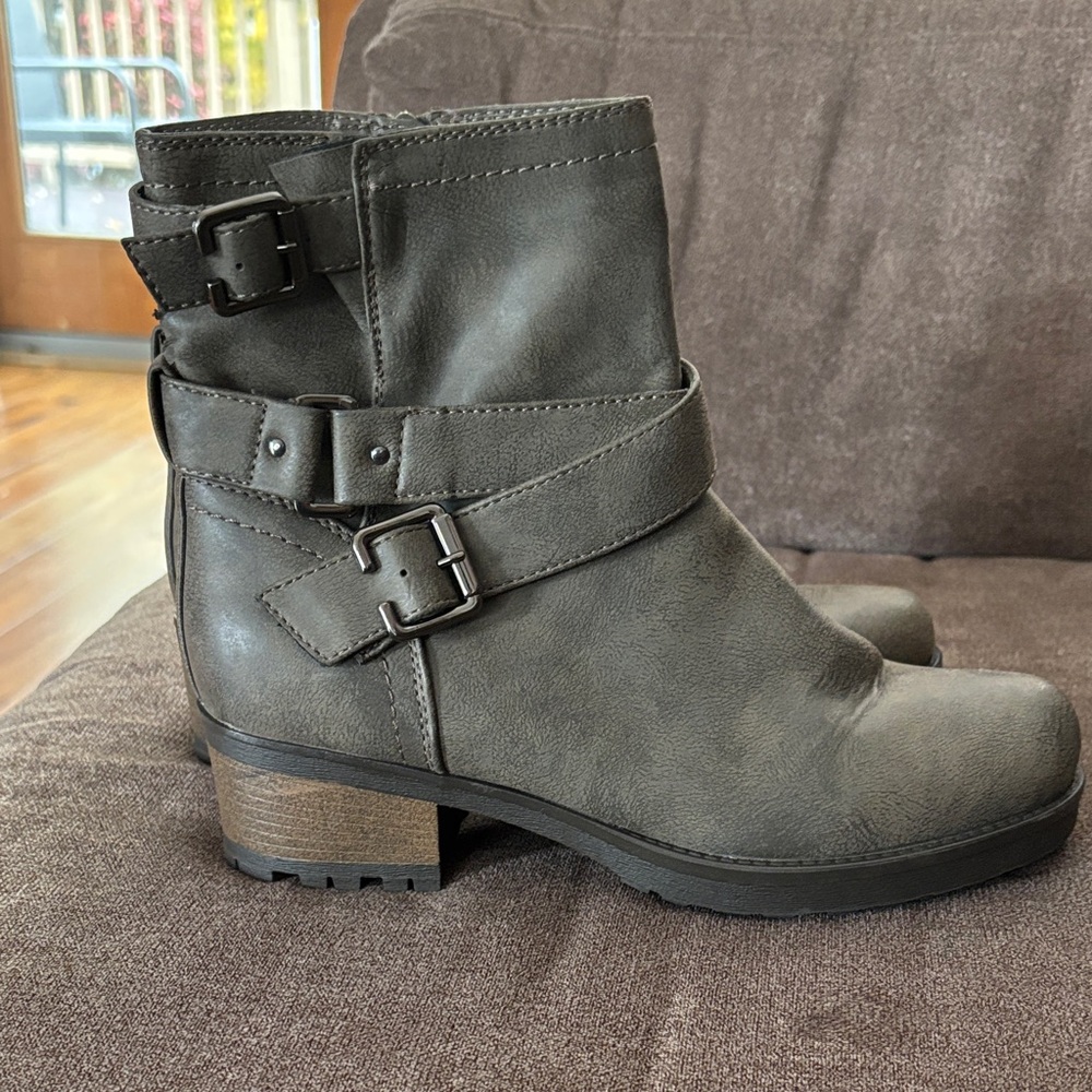 Women's Gray Ankle Boots